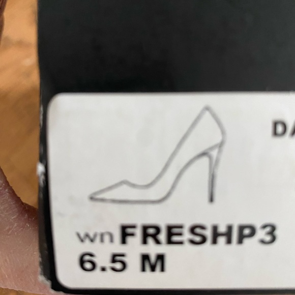 Nine West Gold Leopard Pumps Size 6.5 - Picture 3 of 6